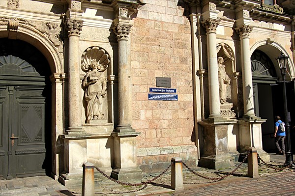 323-У собора св. Петра